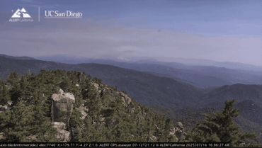 Bomberos aplacan en un 10% el incendio DALE FIRE en Riverside