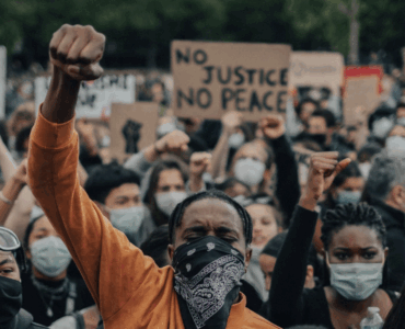 REALIZAN PROTESTAS EN 1,600 LOCADIDADES POR REDADAS Y RECORTES A MEDICAID