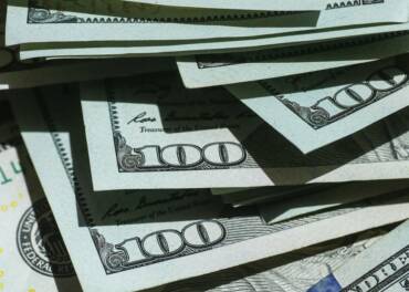 FED bajaría las tasas de interés ¿Cómo beneficia o afecta al consumidor?