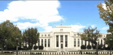 La Reserva Federal recorta 0,25 puntos su tasa de interés ante riesgos para el empleo