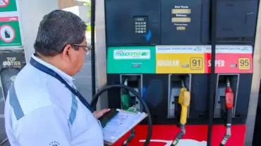 Precios del petróleo superan los $90 el barril.
