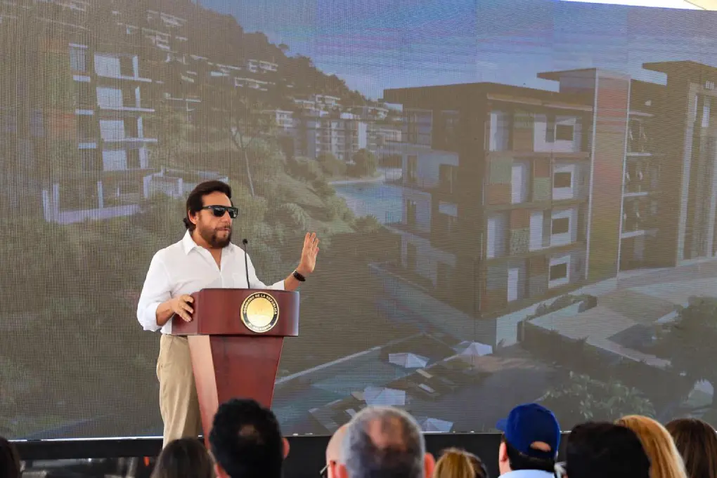 Vicepresidente Ulloa constata avance hotel en Mizata