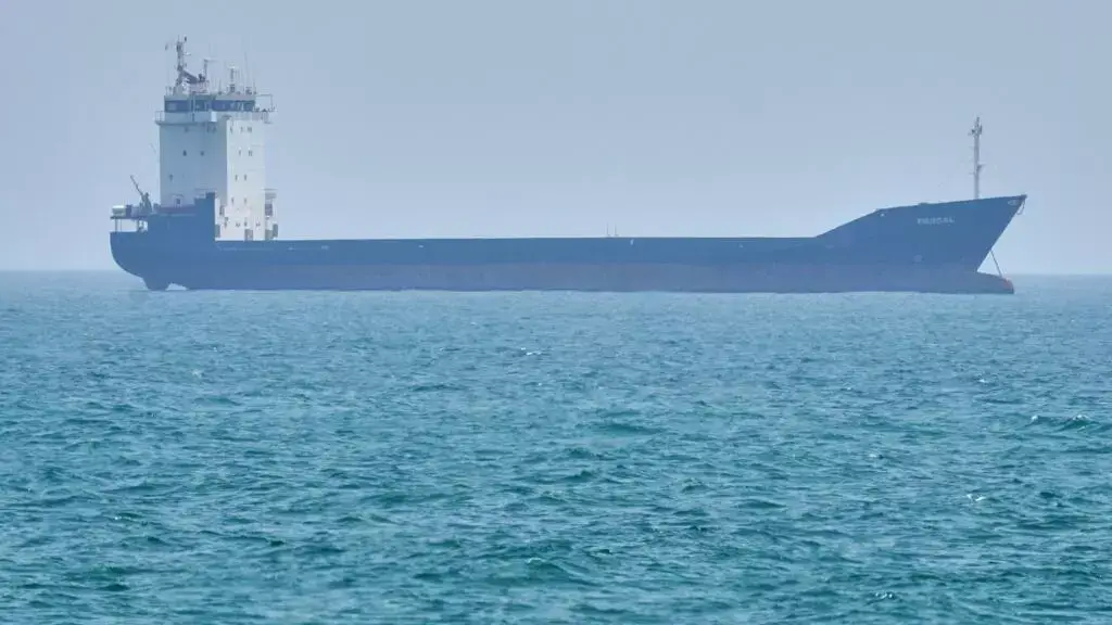 Estrecho de Ormuz: Irán pide a EE.UU. reabrir la vía marítima, según Trump