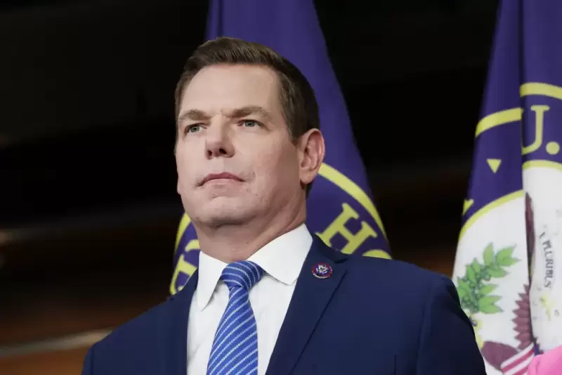 Aspirante demócrata a Gobernación de California se retira de contienda interna.