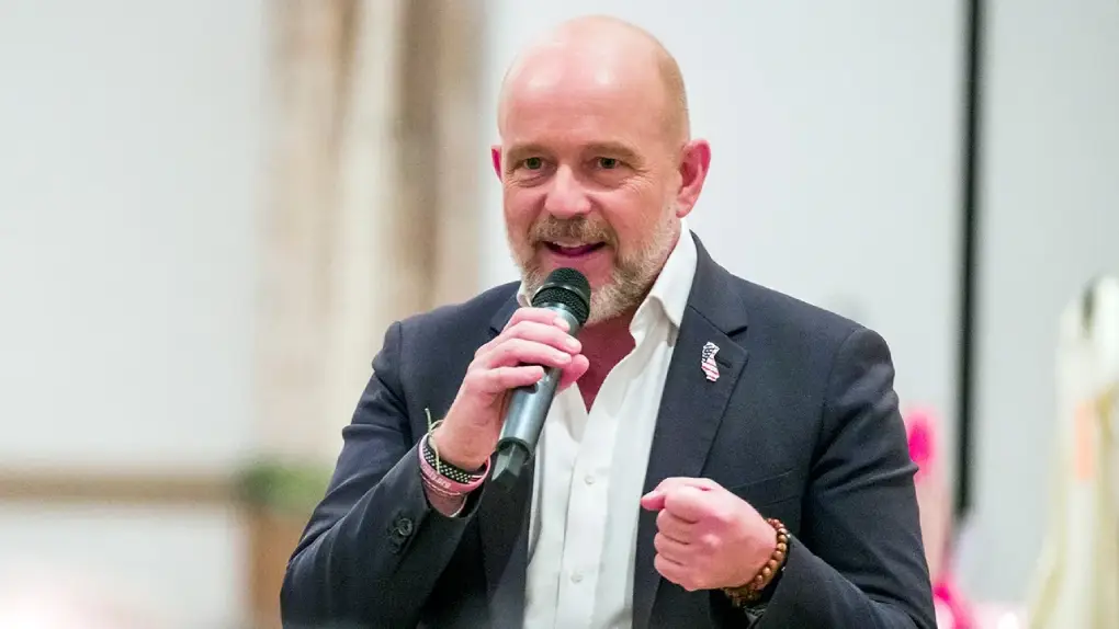 Trump asuca a Gavin Newsom de hundir California y ofrece respaldo total a Steve Hilton para gobernador.