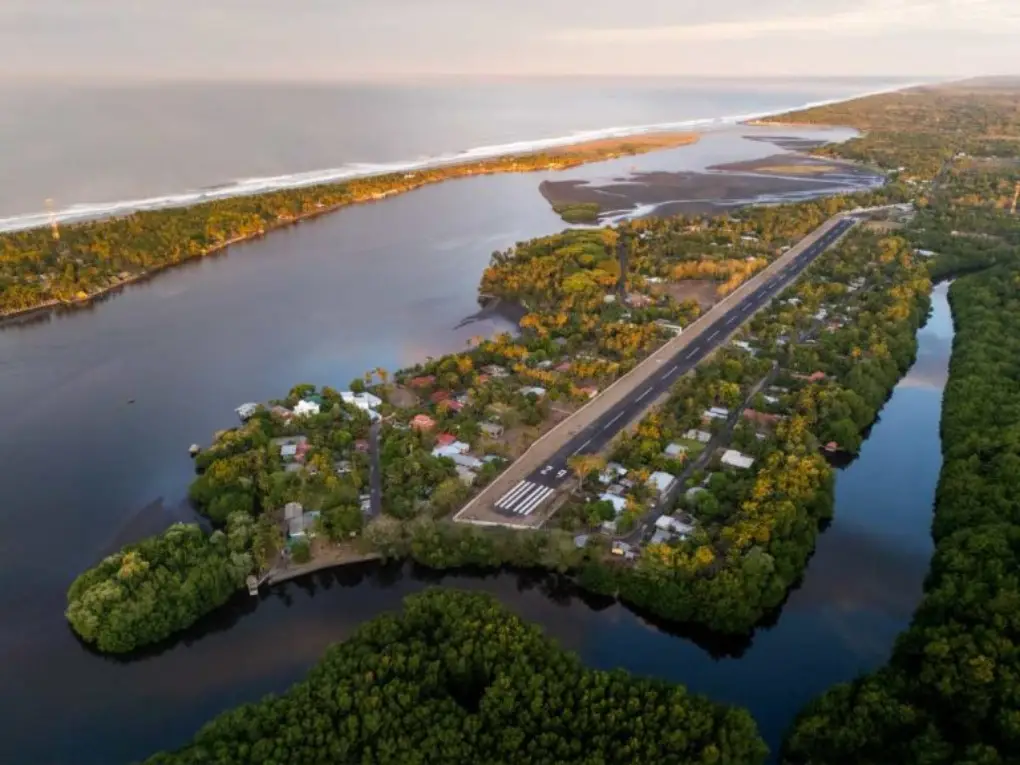 Inauguran Aeródromo El Zapote en playas Garita Palmera y Barra de Santiago, Ahuachapán Sur