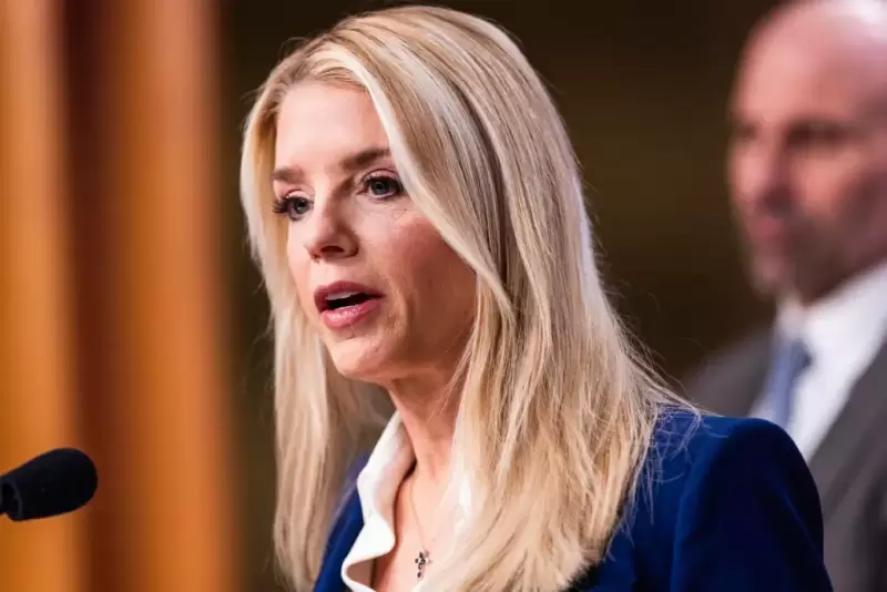 Trump destituye a la fiscal general, Pam Bombi.