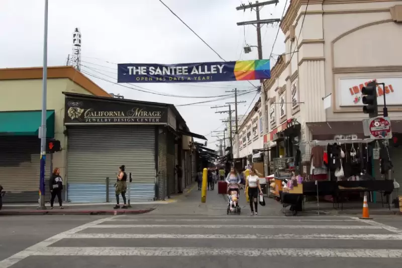 Baja en ventas de hasta 90 % mantienen vacío el Callejón de la Moda en Los Ángeles