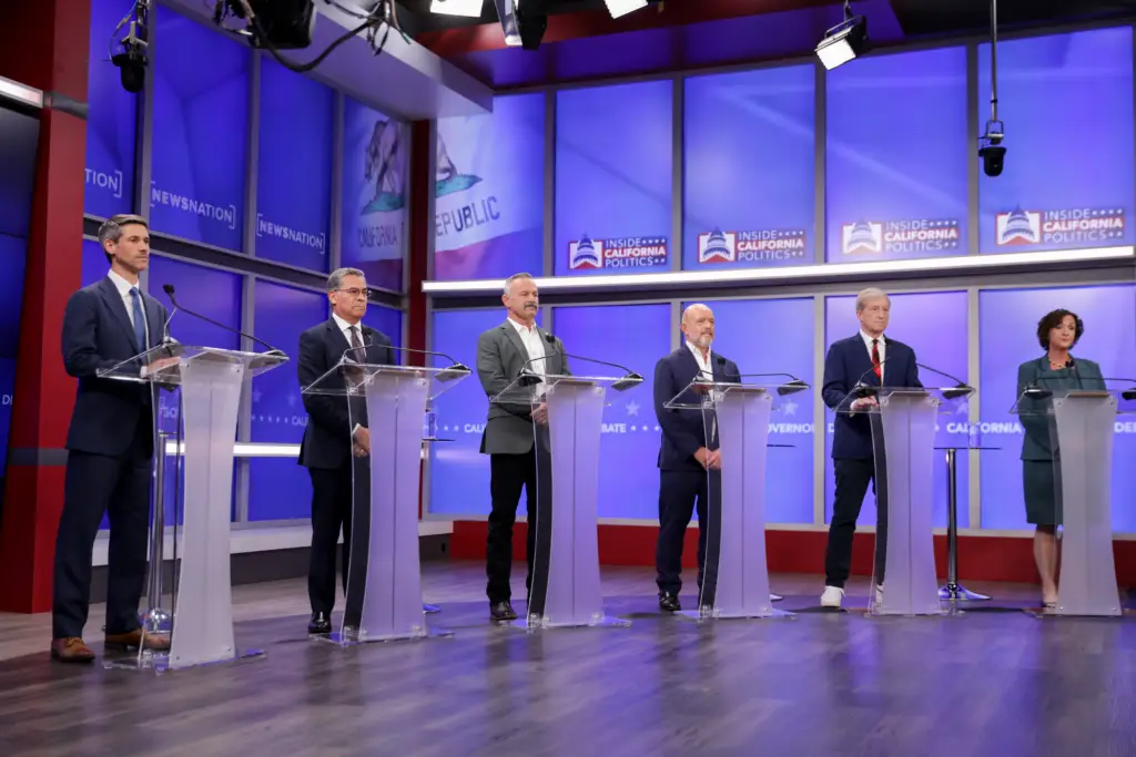 Candidatos a gobernador de California responden inquietudes de latinos en Los Ángeles