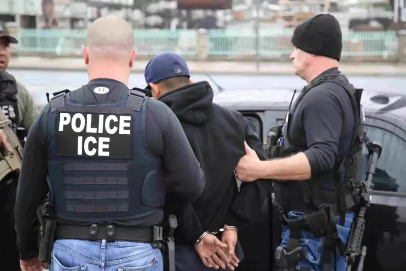 Trump busca multar hasta con $18.000 a migrantes con orden de deportación en ausencia.