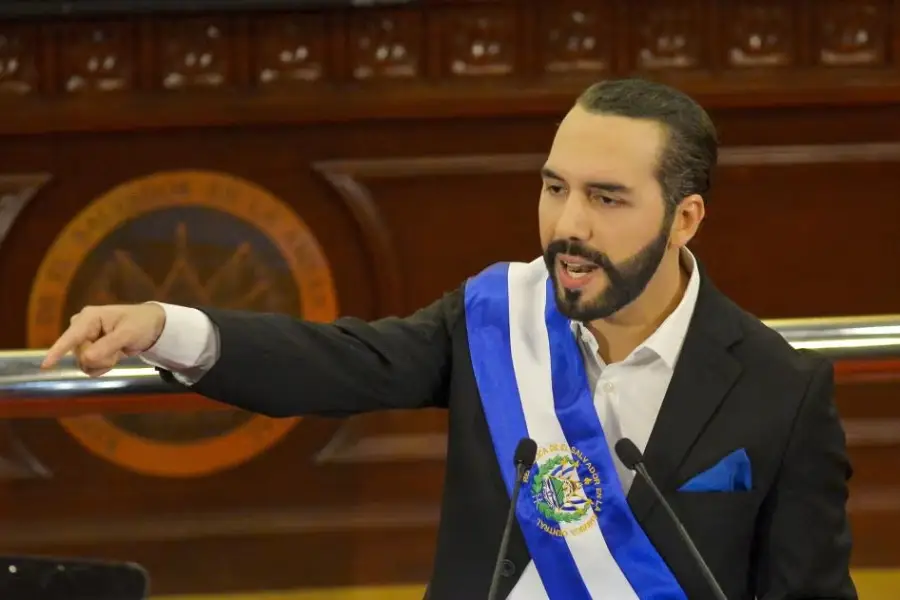 Bukele critica a oposición por rechazar diputados de la diáspora salvadoreña