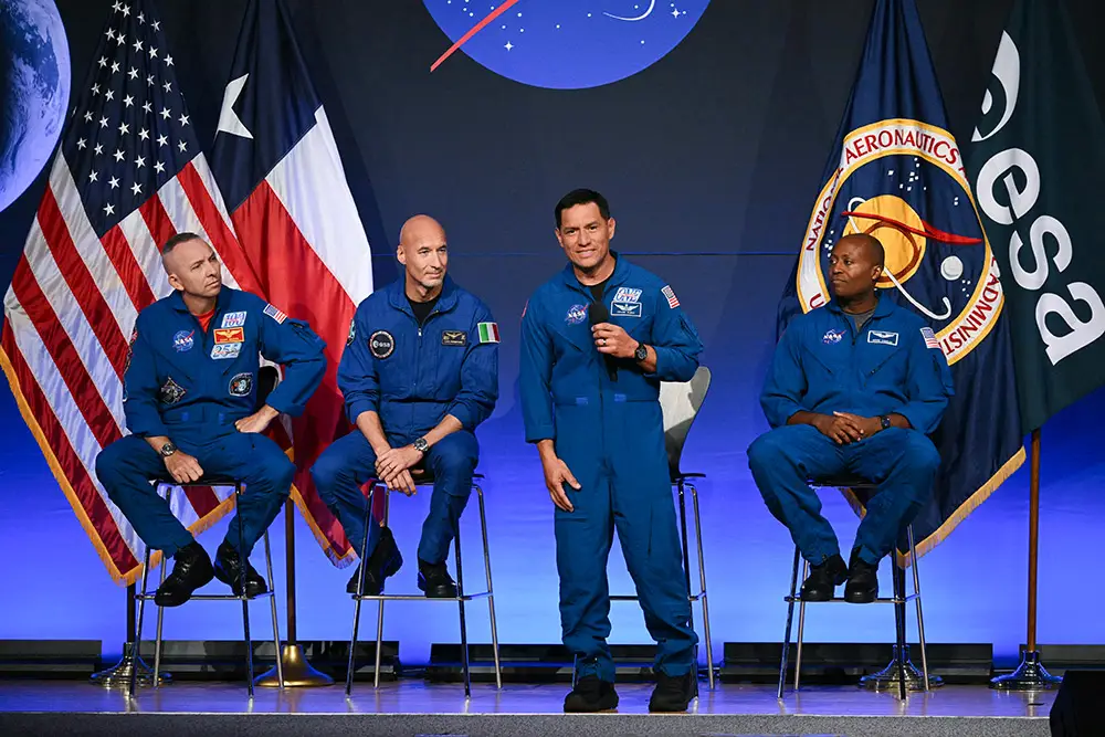 Salvadoreño Frank Rubio hará historia en Artemis III, la misión que llevará astronautas a la Luna