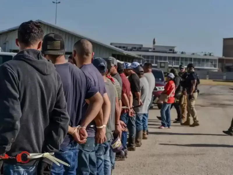 Intensifican redadas de migrantes en EE.UU. a razón de 2,000 personas diarias.