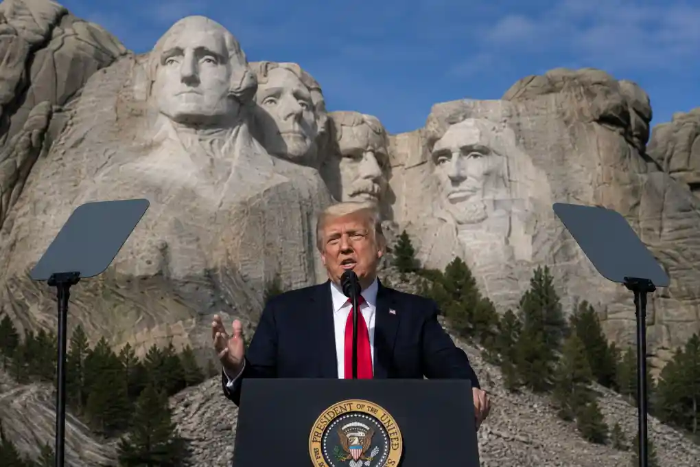 Trump llama a derrotar el comunismo durante acto por los 250 años de independencia de EE.UU.