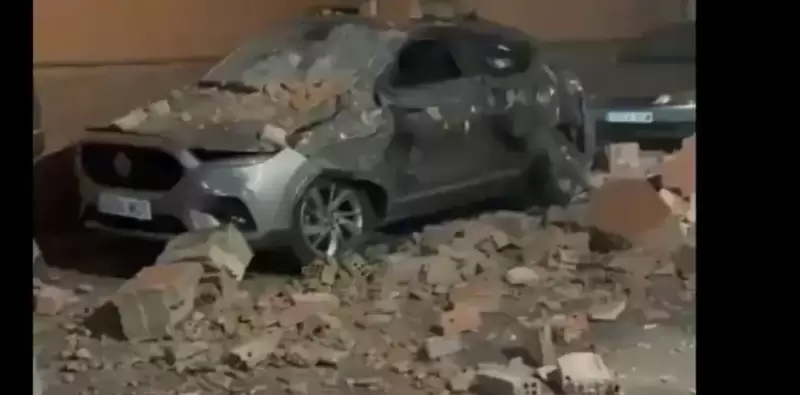 Automóvil dañado por sismo en Granada, España.