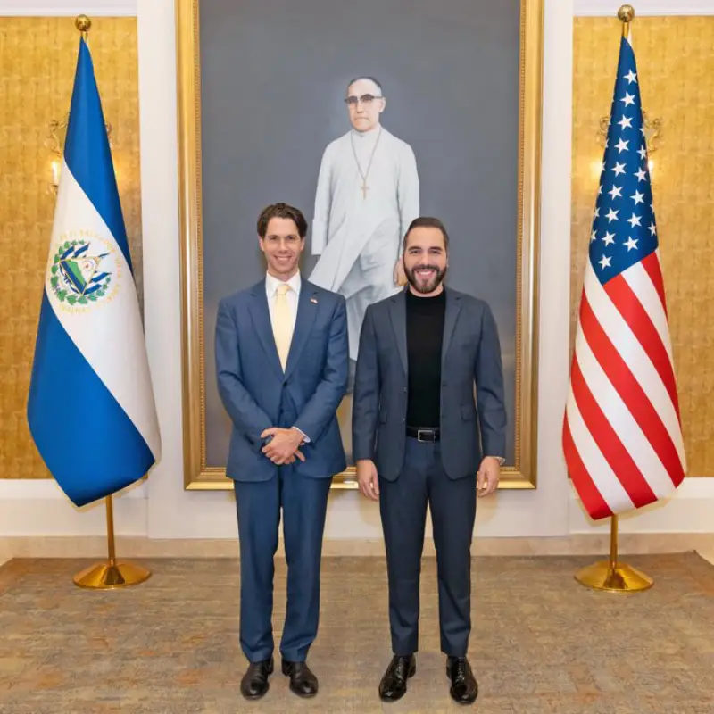 CEO de DFC visita El Salvador y destaca liderazgo del presidente Bukele