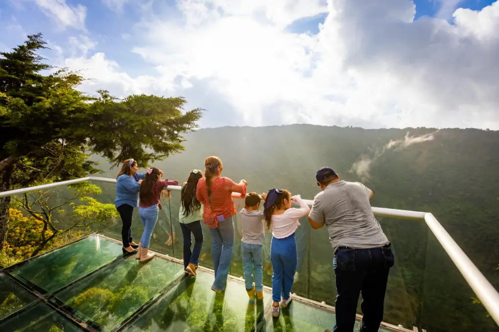Turismo en El Salvador crece 43 % durante primer trimestre de 2026