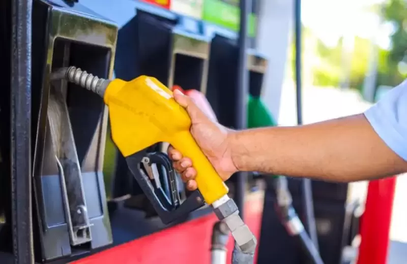 La gasolina se mantendrá sin variaciones de precios este mes.
