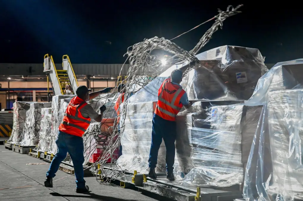 El Salvador envía segundo avión con ayuda para damnificados por terremoto en Colombia