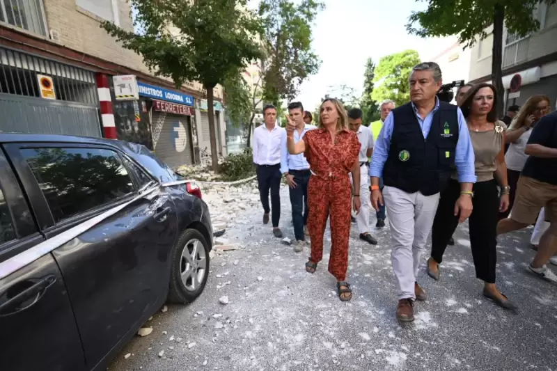 Sanz recorre parte de Granada, verificando los daños causados por el terremoto magnitud 4,8 de este martes