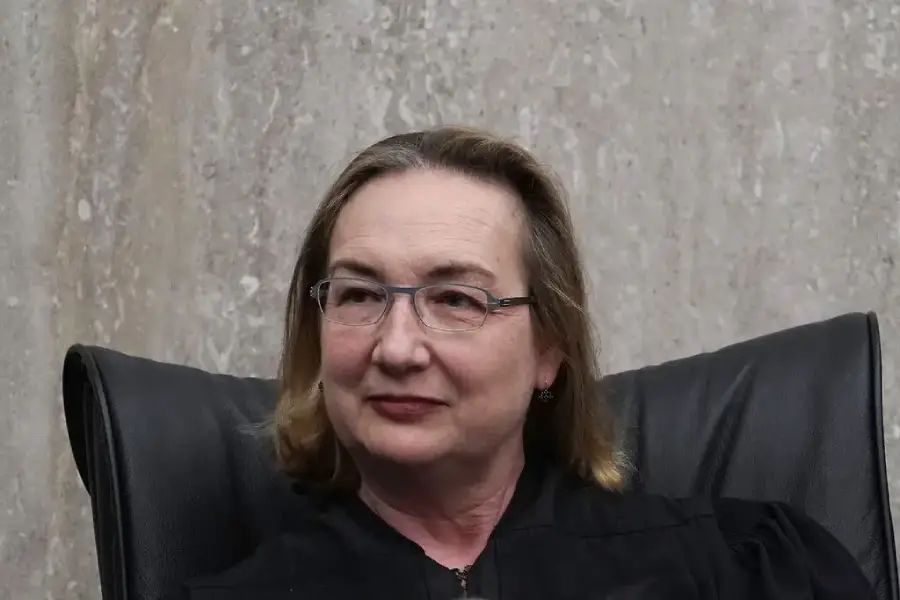 La jueza federal Beryl Howell bloqueó el intento del presidente Trump de recuperar la autorización para emisiones de vehículos en California.