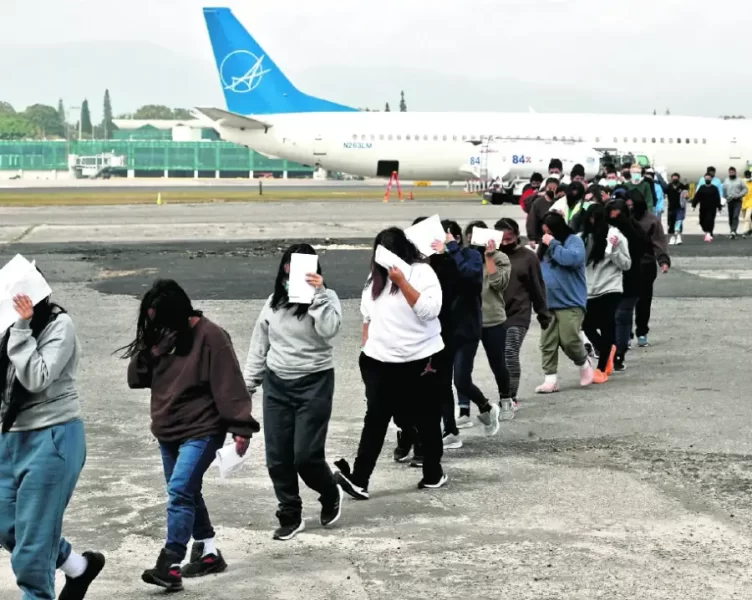Las deportaciones de inmigrantes se dan a países que no son donde ellos nacieron.
