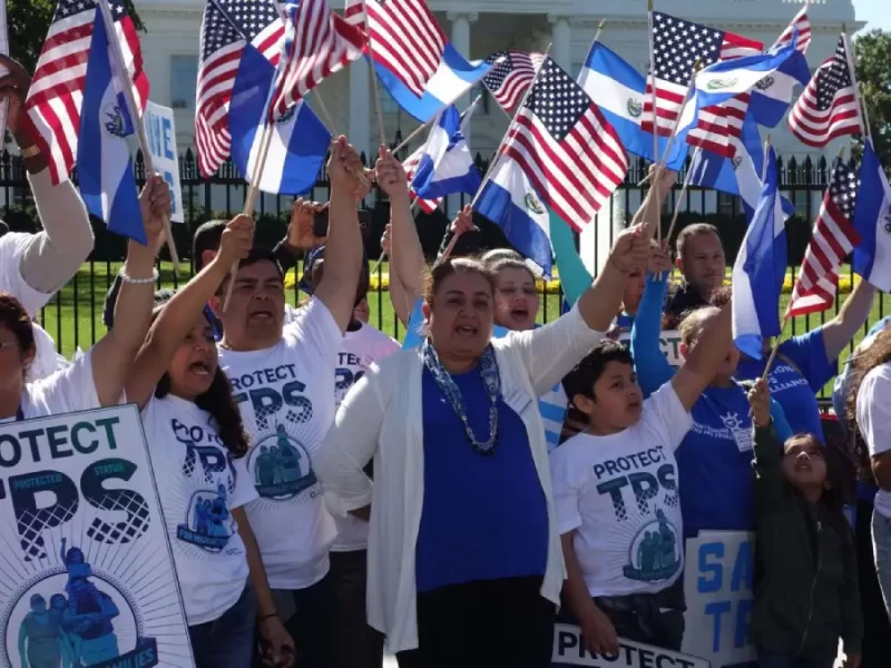 Algunos salvadoreños con TPS han reportado problemas en sus lugares de trabajo, a pesar de que el TPS se mantiene.
