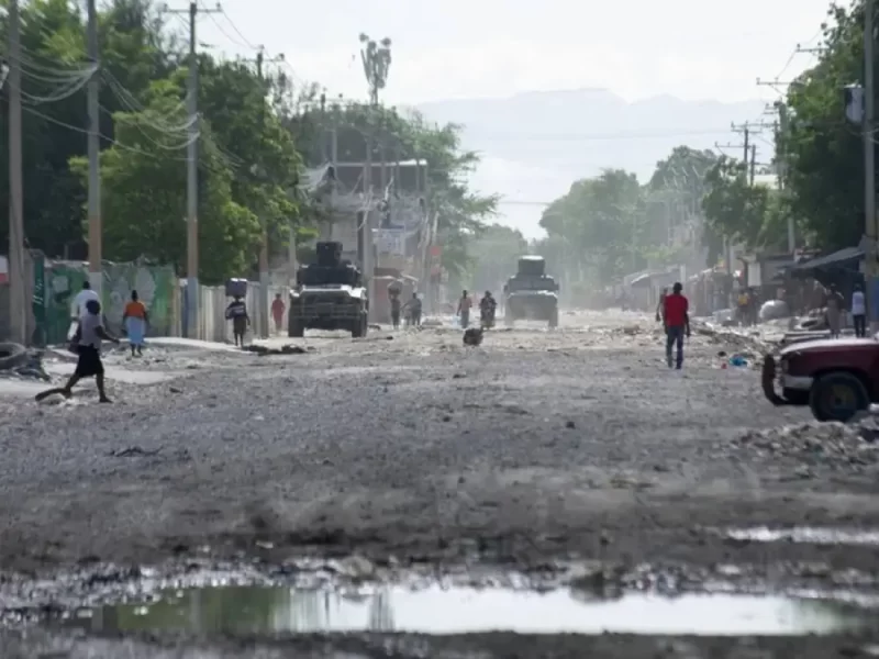 Operación militar para liberar soldados salvadoreños secuestrados por pandillas haitianas.