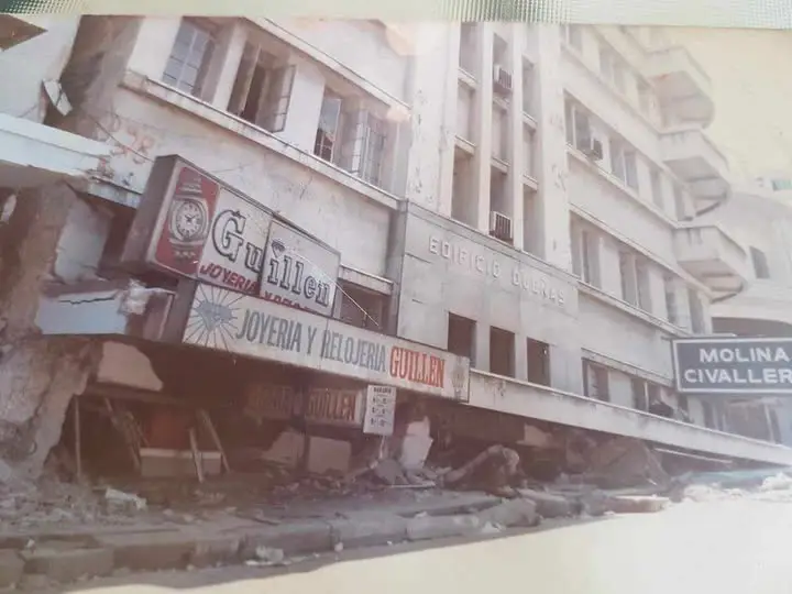 Otro edificio en el pleno centro de San Salvador cedió a la fuerza de la naturaleza aquél fatídico 10 de octubre de 1986.