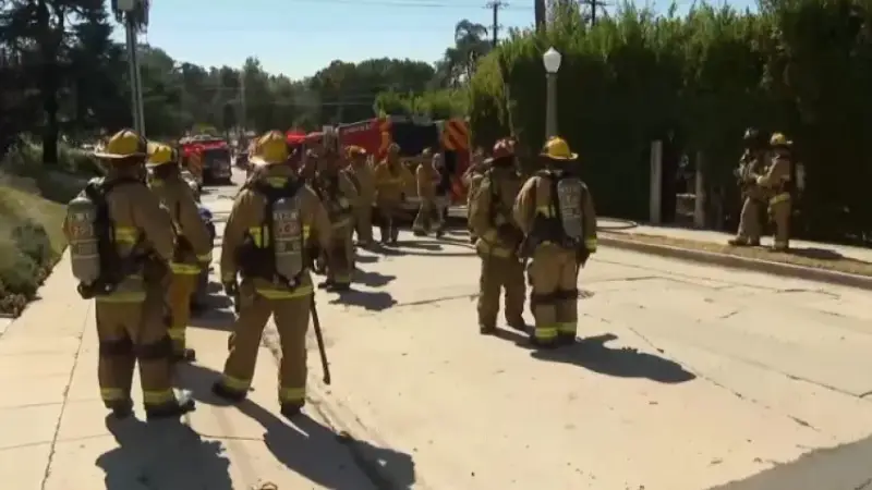 Los bomberos controlaron el incendio, pero cuatro resultaron con quemaduras.