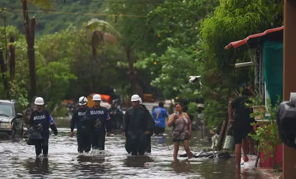 El huracán Simón ha dejado fuertes inundaciones a su paso por diferentes estados mexianos.