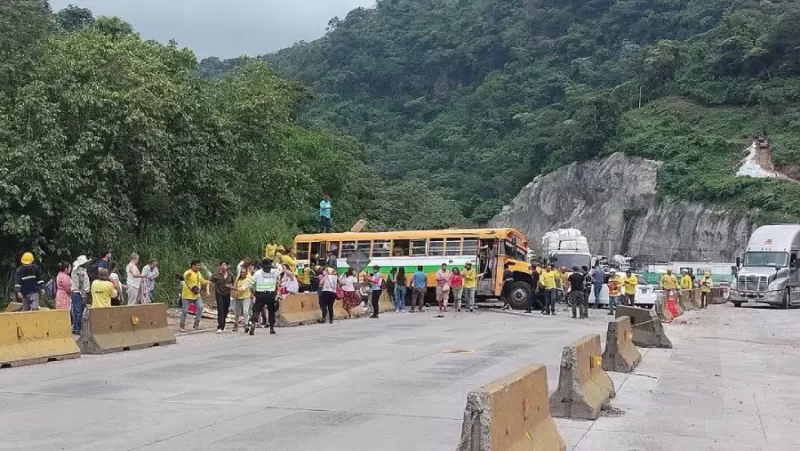 El múltiple accidente habría sido ocasionado por un conductor en estado de ebriedad, según la PNC.