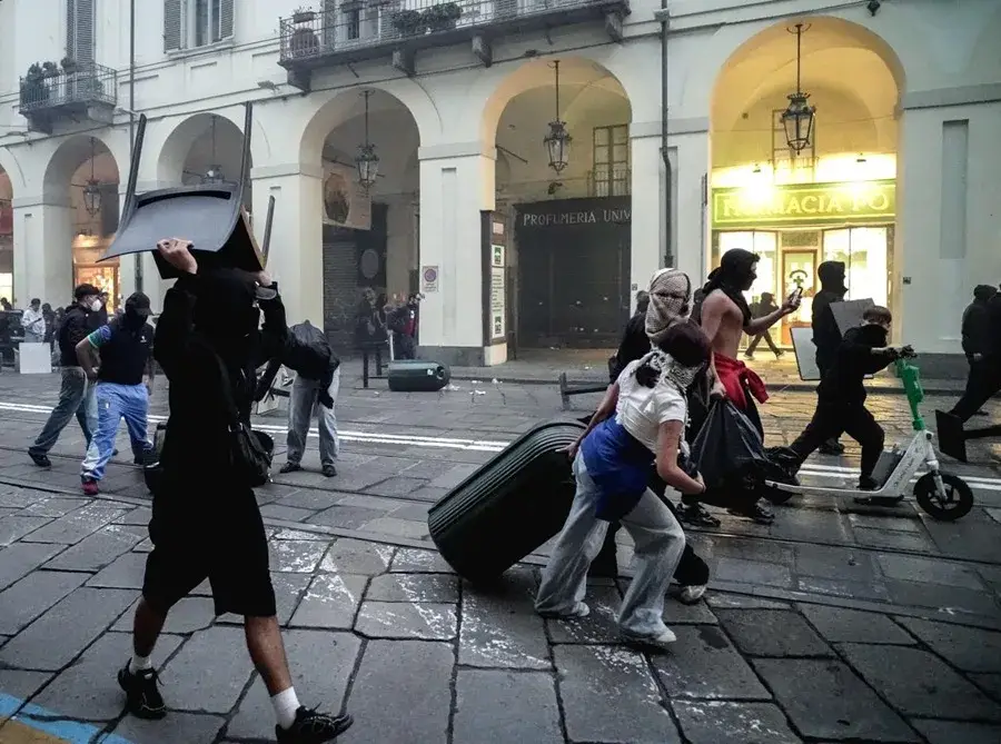 En Milán y Turin también hubo protestas por el alto costo de la vida.