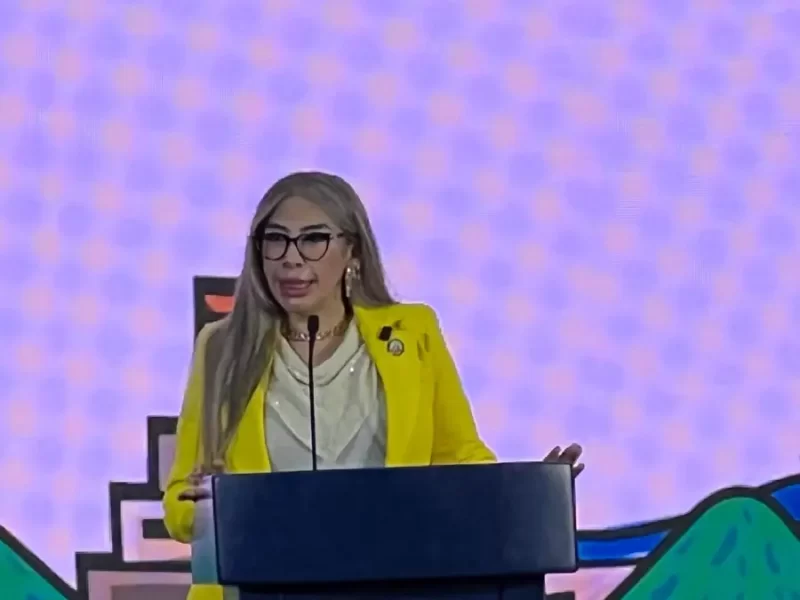 Roxana Soriano, presidente del TSE, encabezó el acto de verificación de no afiliación partidaria.