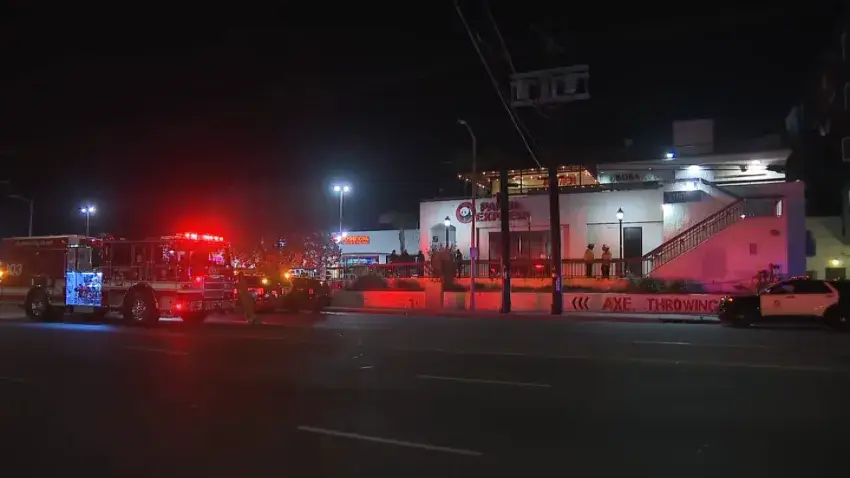 El tiroteo ocurrió la noche del viernes, en Nordhoff Street y Reseda Boulevard, en Northridge, Los Ángeles.