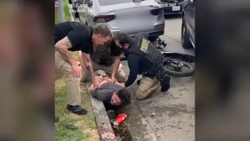 Un ciudadano estadounidense fue golpeado por agentes del ICE.