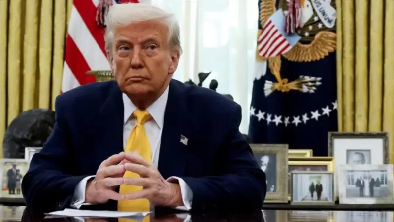 Encuensta revela nivel más bajo de aprobación de Trump