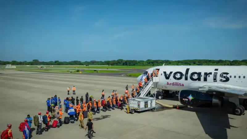 Contingente salvadoreño con 50 toneladas de equipo e insumos partió esta tarde a Venezuela.