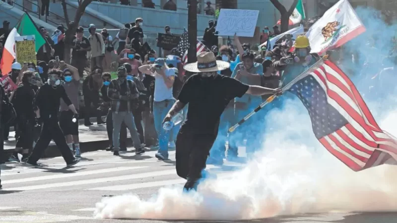Manifestantes del No Kings provocan desórdenes en Los Ángeles.