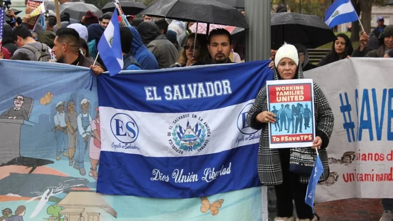 Ante la falta de un anuncio sobre cancelación o extensión, EE.UU. mantiene el TPS para los salvadoreños