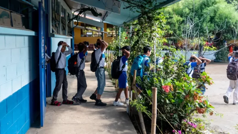 Clases quedan suspendidas en cuatro departamentos de Guatemala por el terremoto.