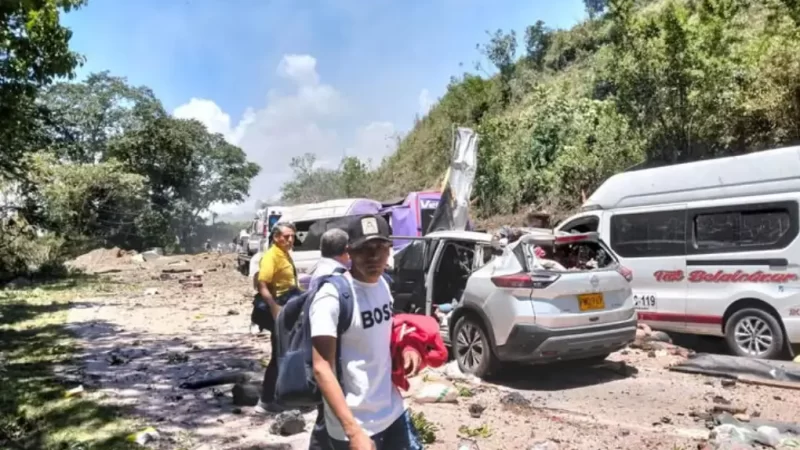 Ataque terrorista deja 7 muertos y más de 20 heridos en El Cauca, Colombia.