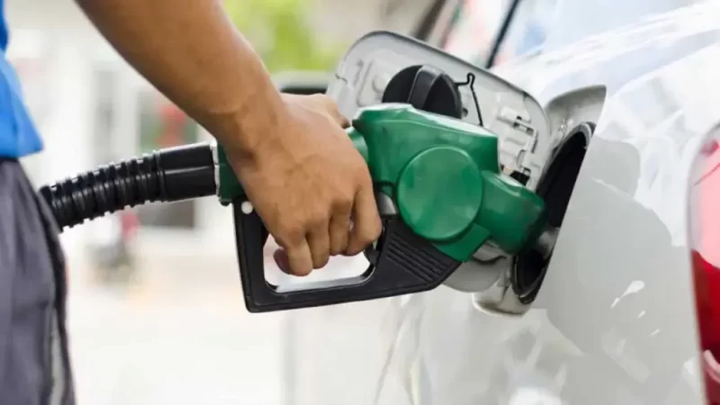 Fuerte alza precio combustibles El Salvador
