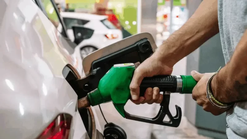 Precio de combustibles subirá por quinta vez consecutiva por conflicto EE.UU.-Israel-Irán
