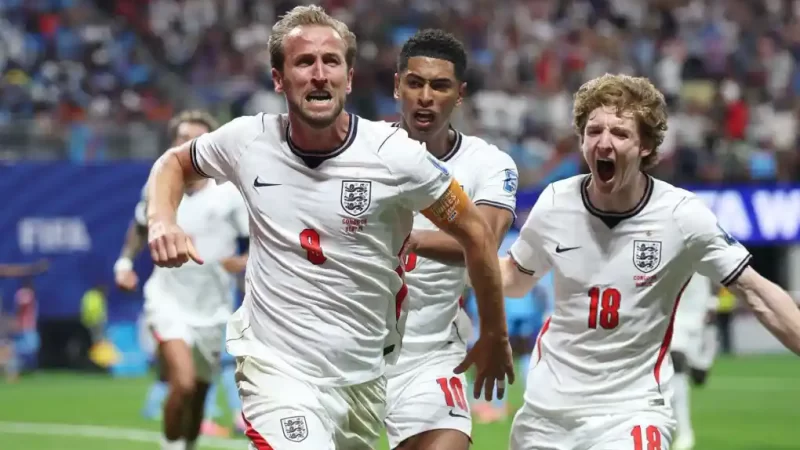 México no pudo, a pesar de jugar con un hombre más desde el primer tiempo y cayó 3-2 ante Inglaterra.