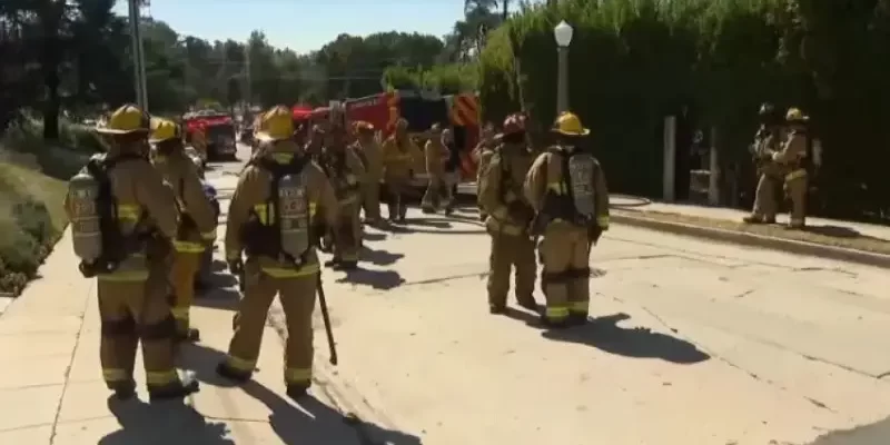 Los bomberos controlaron el incendio, pero cuatro resultaron con quemaduras.