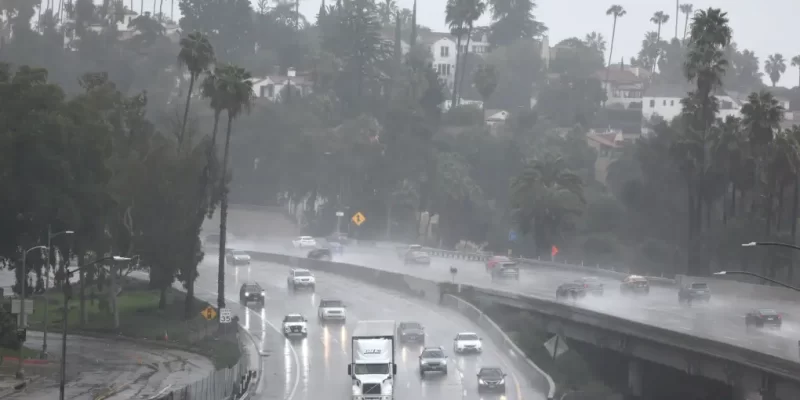 Los Ángeles espera lluvias y tormentas hoy