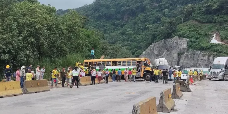 El múltiple accidente habría sido ocasionado por un conductor en estado de ebriedad, según la PNC.