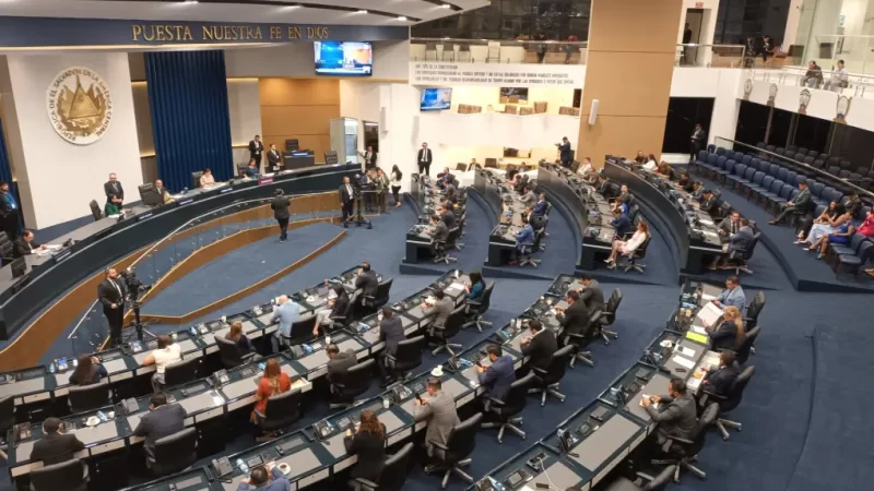 Ejecutivo pide aprobar $440 millones de nueva deuda y refuerzo presupuestario por $293.8 millones.