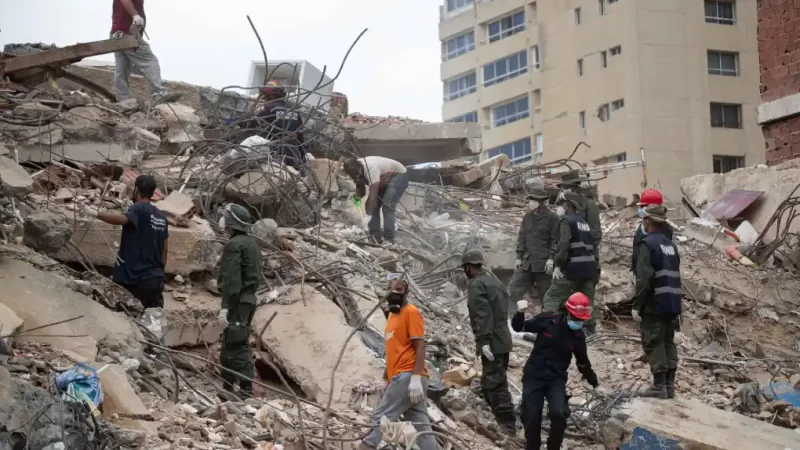 Casi 4,000 muertos y 17,000 heridos dejan terremotos en Venezuela.
